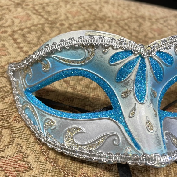 New Orleans Masquerade Mask | hand crafted - Picture 4 of 5
